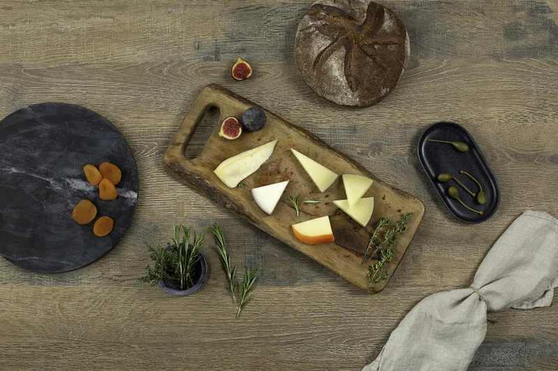 quesos gallegos en un ambiente de cocina