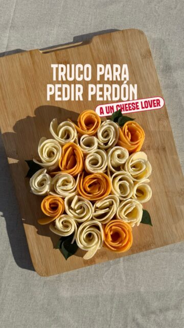 Por si te saltaste la clase de cómo conquistar a un real cheese lover. Este es el único lenguaje que entendemos 💐