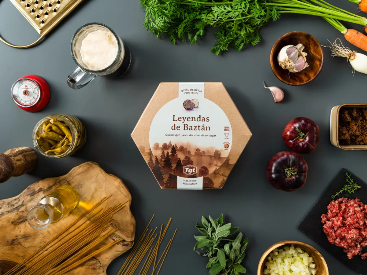 Espaguetis con boloñesa a la cerveza y Leyendas de Baztán con trufa