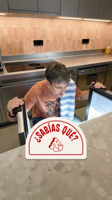 Le preguntamos por agosto, pero prefirió hablar de queso. Y con estos rulos de cabra Oh My Cheese, sabia decisión.