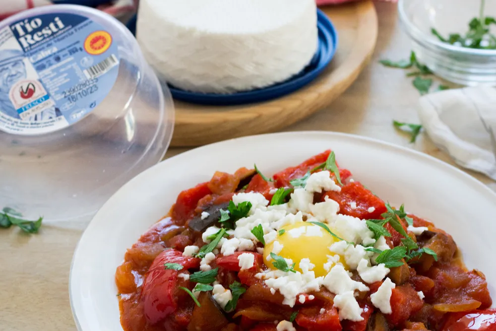 Pisto con huevo y Queso Fresco de Murcia D.O.P.