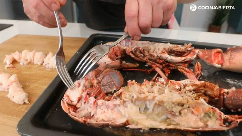 Preparación del Bovagante Thermidor, cortando el bovagante.