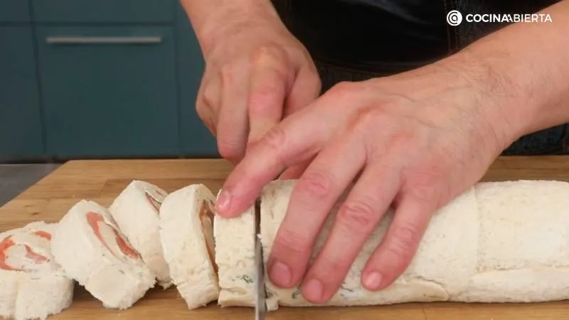 Hacer rodajas del rollito